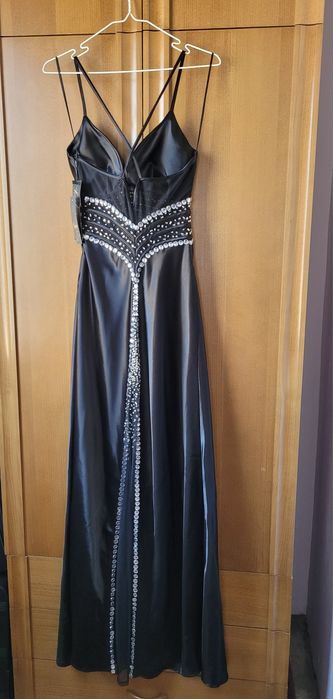 Официална черна рокля