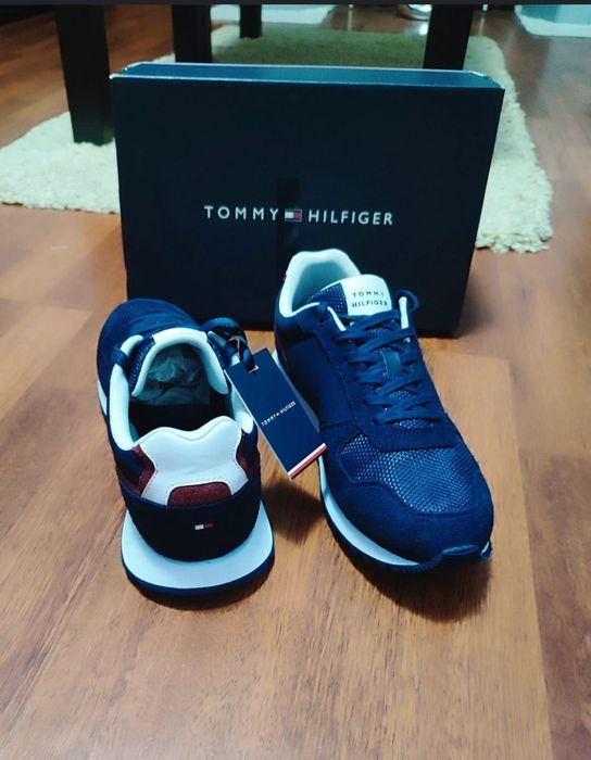 Tommy Hilfiger nr 41(26 cm) noi