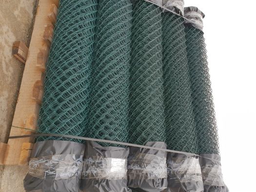 Плетена оградна мрежа с PVC покритие a-40х40mm d-ф2.5mm H1.50m L10m