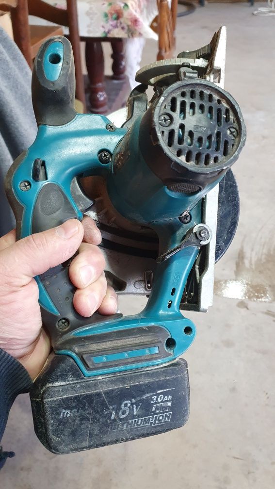 Circular  makita  baterii