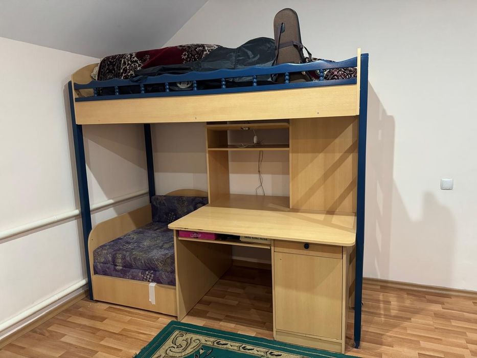 Двухэтажная кровать, с письменным столом и выдвигающимся диваном, б/у