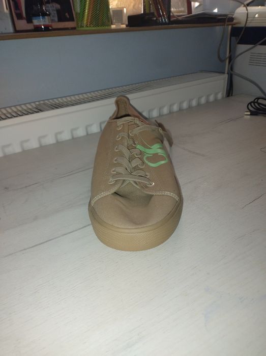 Vând teniși calvin klein