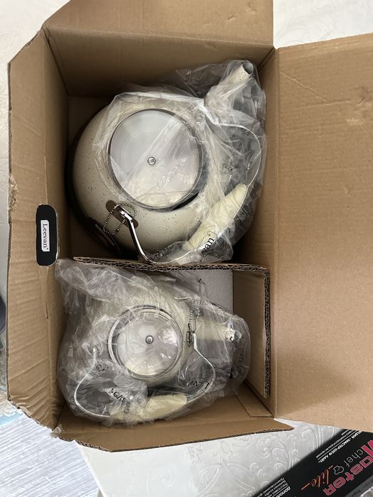 Чайник Leevan.