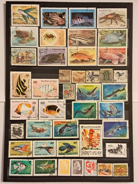 Пощенски марки тема ”Животни”.