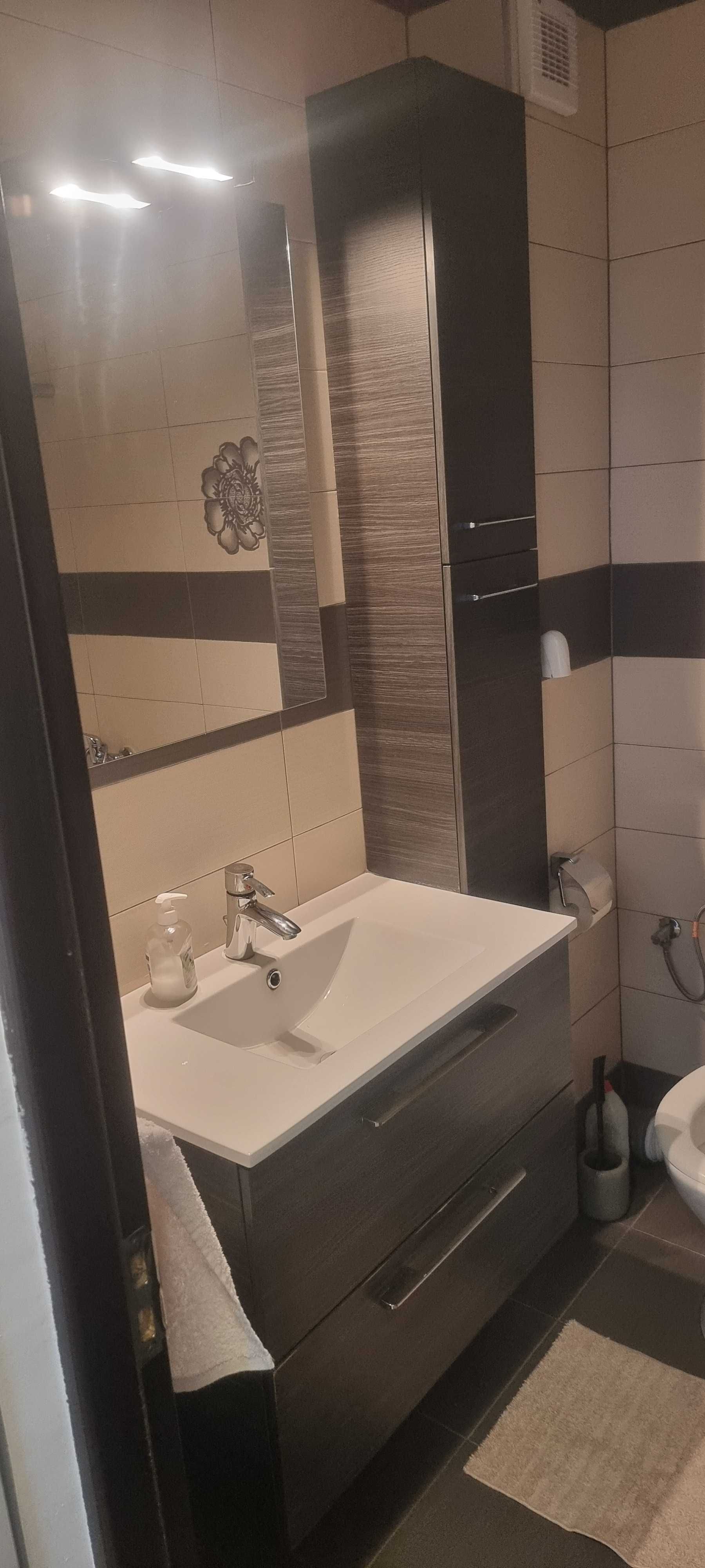 Ofer apartament spre inchiriere