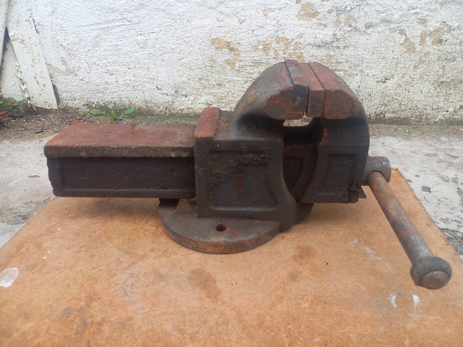 Продам советские тиски в хор сост