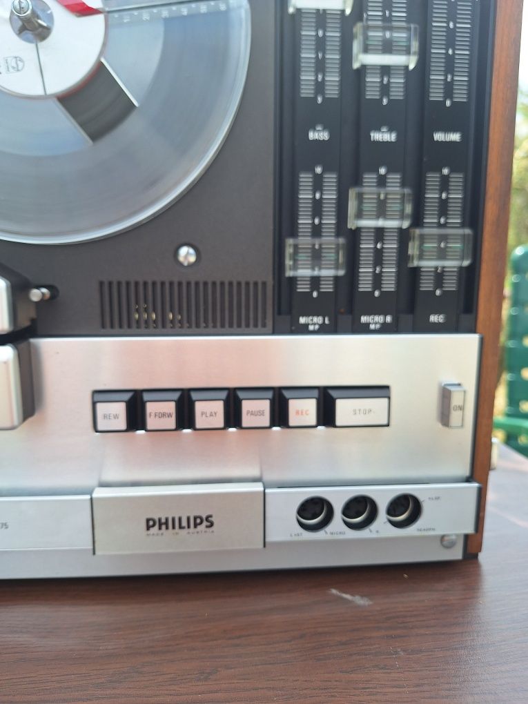 Атикварно лентово радио PHILIPS