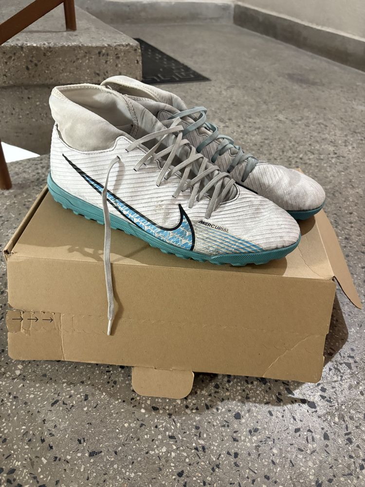 Стоножки Nike.