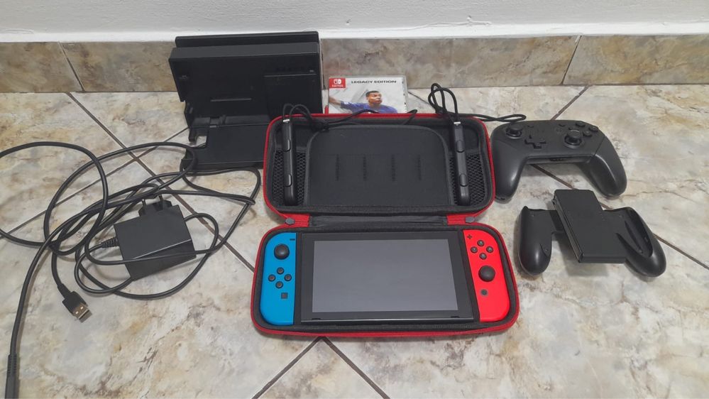 Nintendo switch 3 manete, 4 jocuri, husa