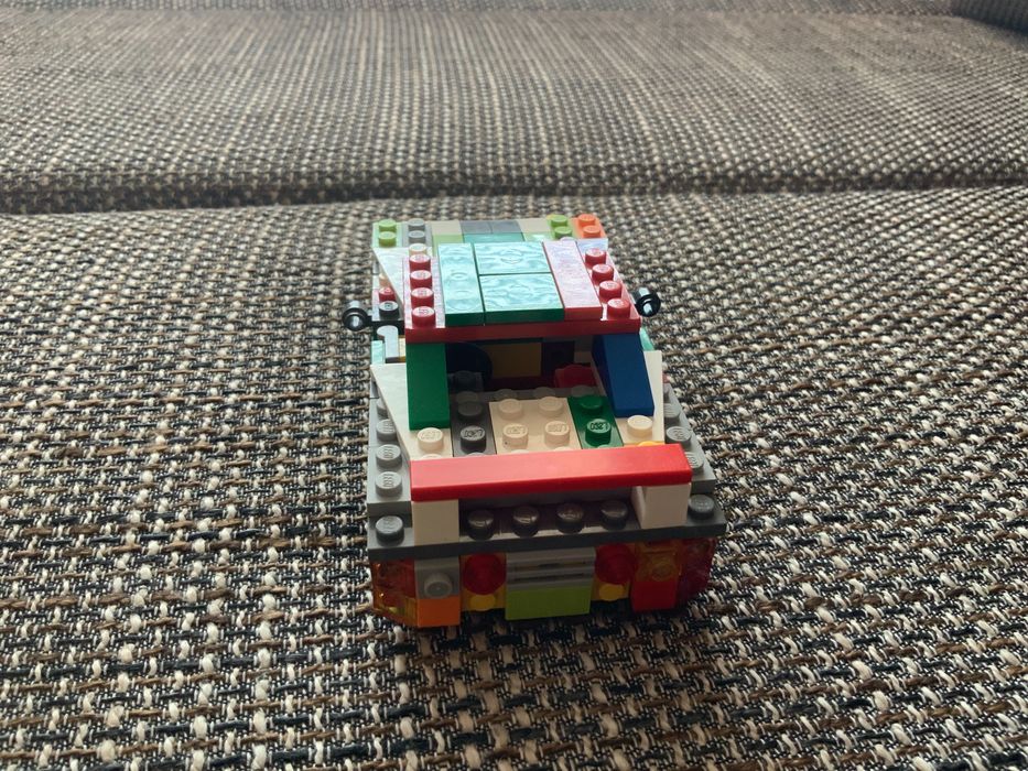 Лего играчка.                   .