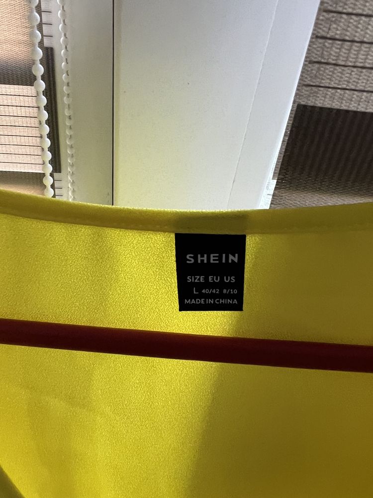 Vand rochii Shein si H&M