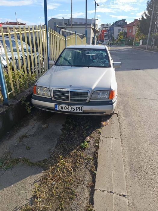 Мерцедес Ц200 /  Mercedes C200