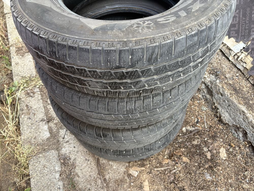 Зимни гуми 215/75/16 Maxxis Бусови