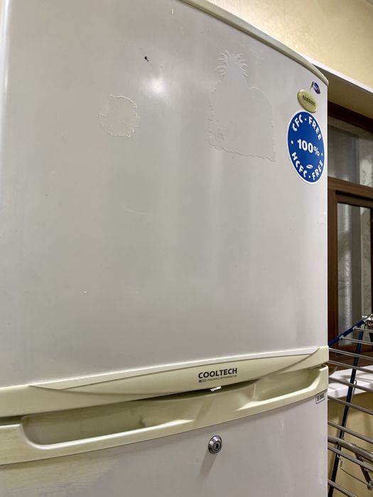 Холодильник Samsung cool tech