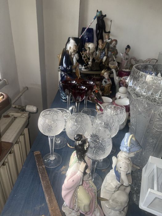 Bibelouri si portelan  si scrumiera mare si groasa cristal