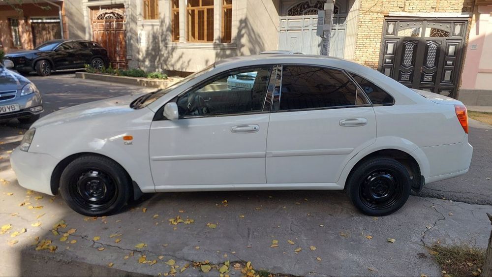 Насия савдо Lacetti CDX 2 поз. 1.8L 2011
