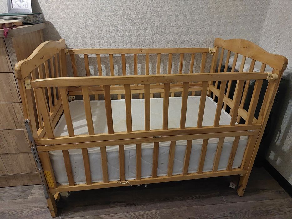 Детская кроватка