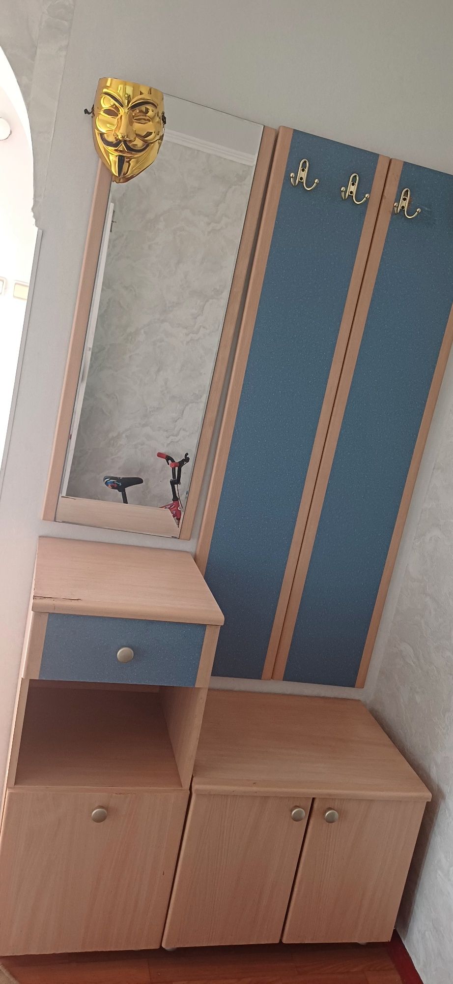 Шкаф в прихожую б/у