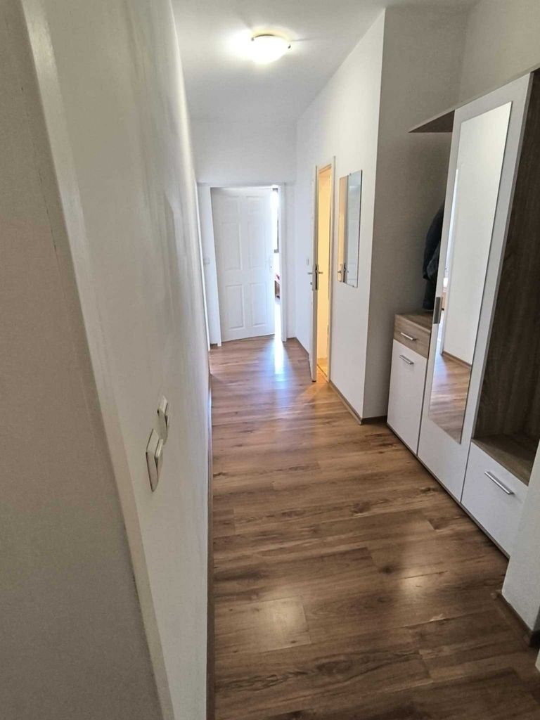 Дава се под наем Тристаен апартамент в София, Център - 100 кв.м за 870 € - Снимка #5