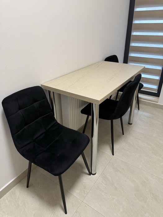 Masa bucatarie+3 scaune catifea