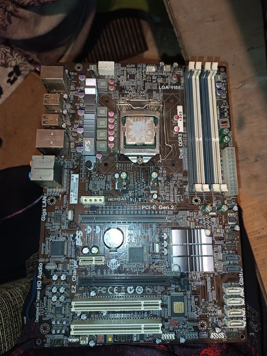 Продам материнскую плату