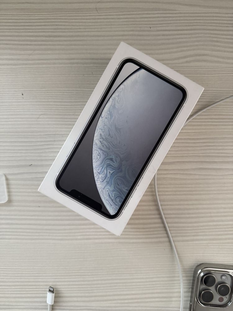 Продаю iphone XR 64