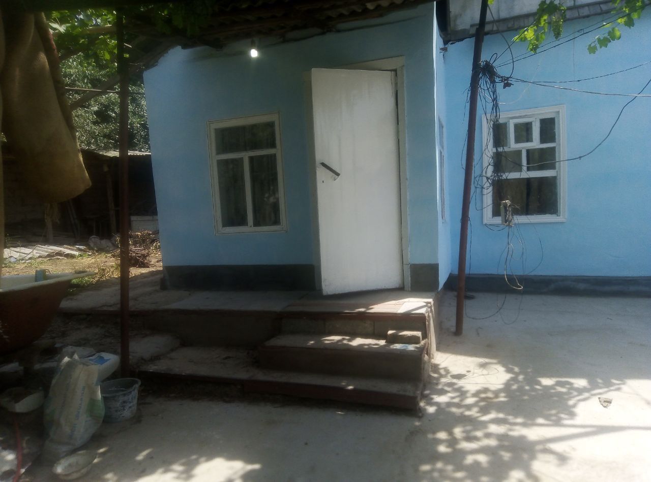 Продаётся 4х комнатный дом в районе Светлячка, напротив отдел охраны