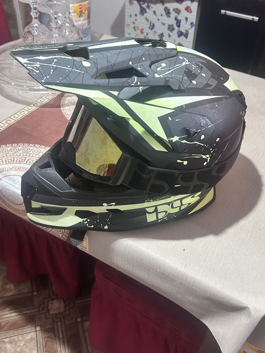 Vand casca de enduro 300 lei usor negogiabil