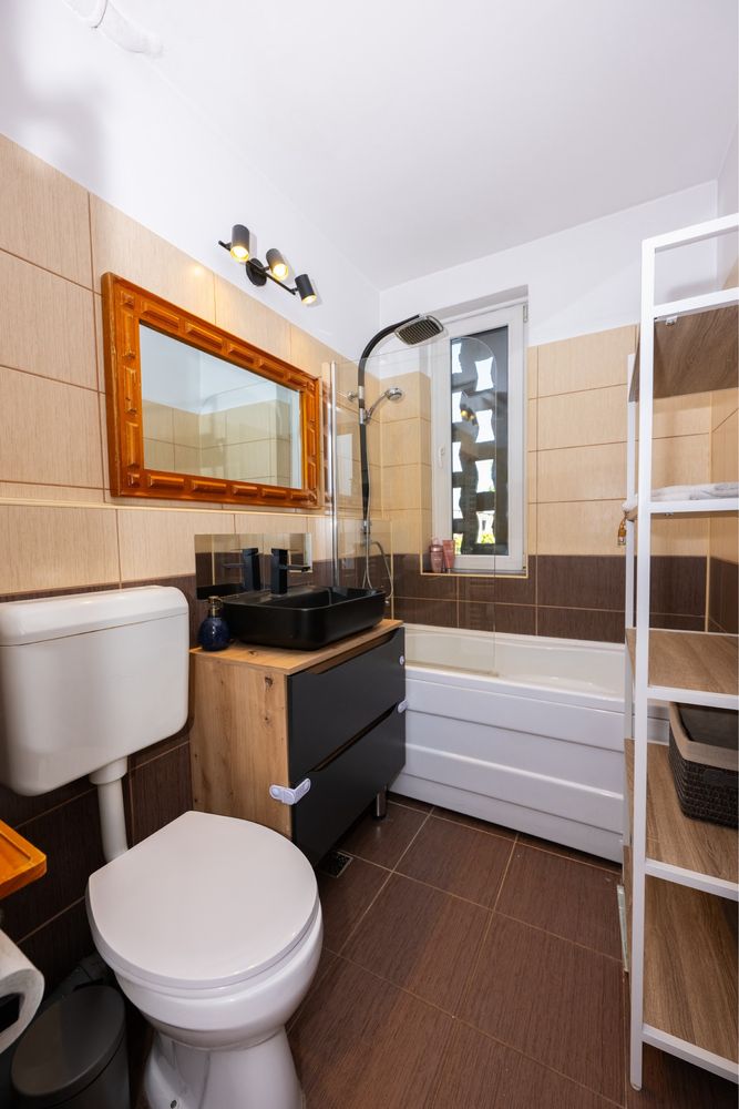 Apartament 2 camere decomandat, zona semi-centrala