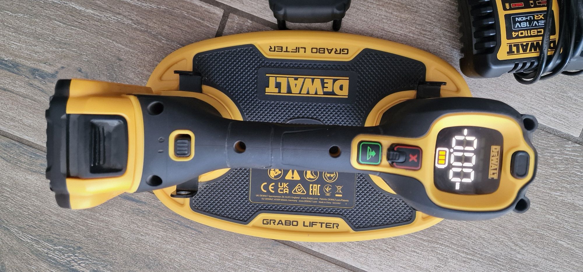 Акумулаторна вендуза DeWalt DCE590N-XJ