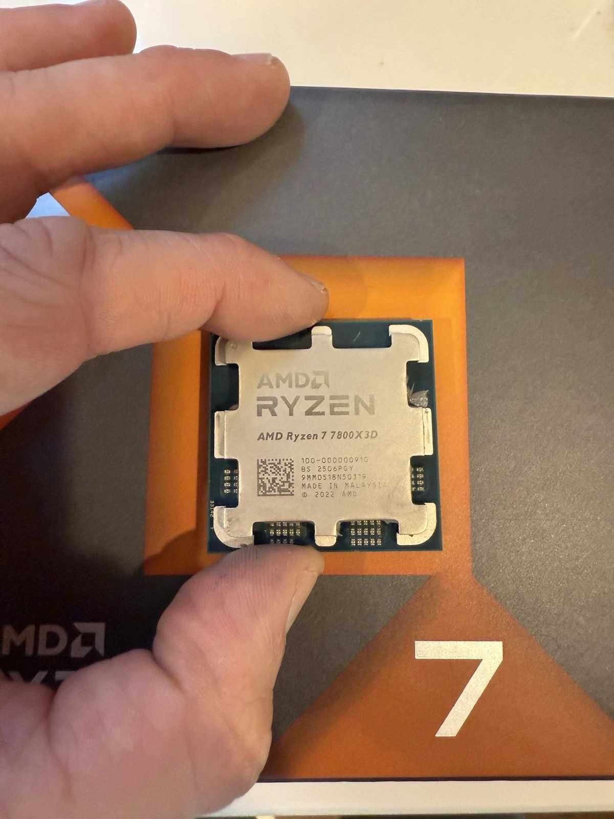 Ryzen 7 7800X3D новый