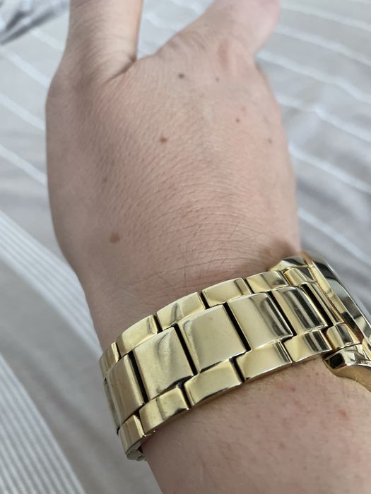 Дамски часовник Guess с кристали swarovski