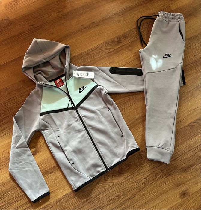 Детски,памучен екип Nike в сиво с мента