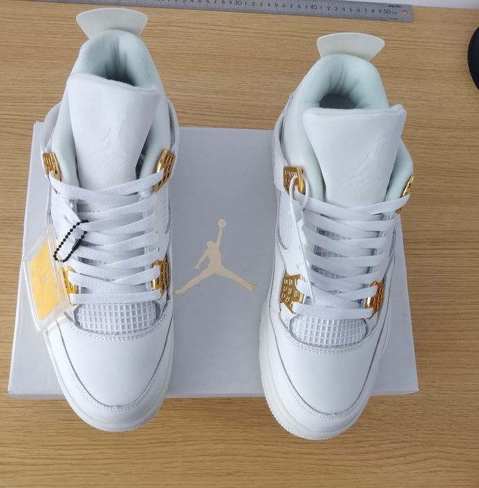 Air Jordan 4 Metallic Gold