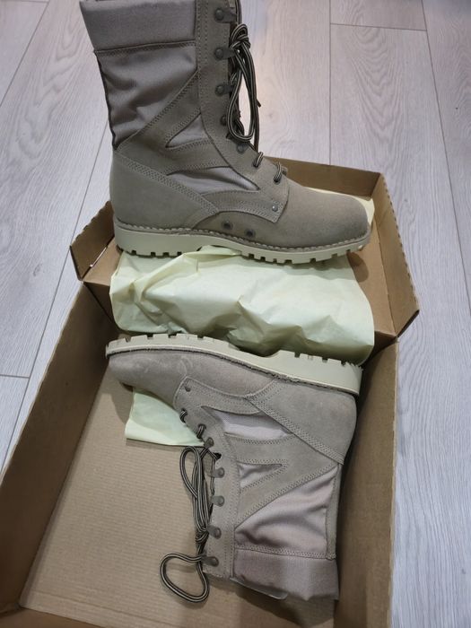 Vând bocanci din piele