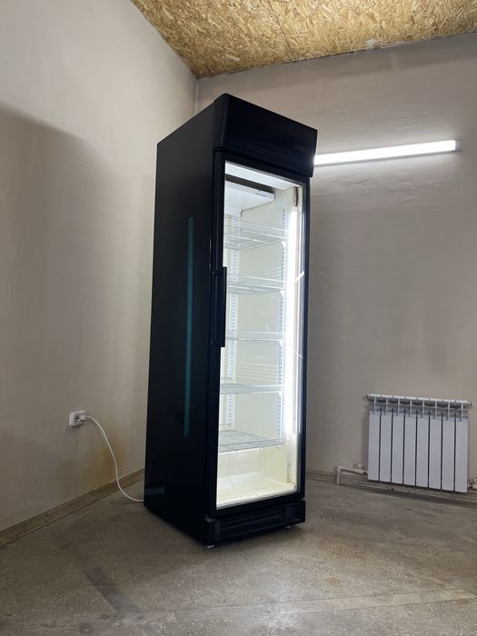 Продам холодильную витрину