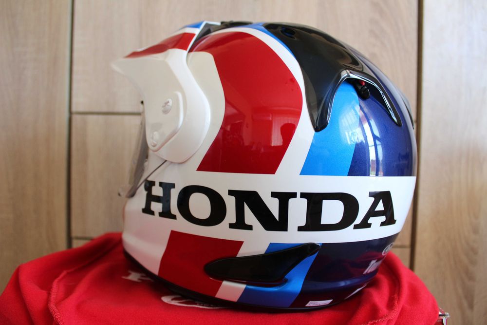 Каска Arai Tour X4