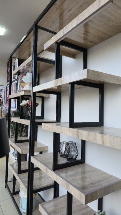 Stellaj mebeldan qilingan