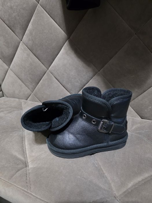 Продам детские Уги в идеальном состоянии