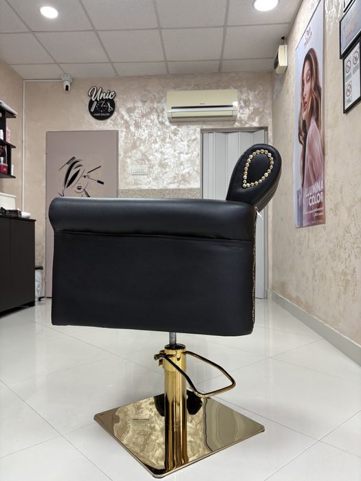 Vând mobilier pentru salon. Toate produsele sunt în stare foarte buna.