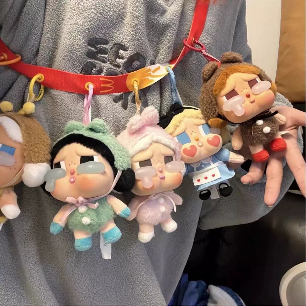 Blind box CryBaby Pop Mart figurina de colectie noua si sigilata
