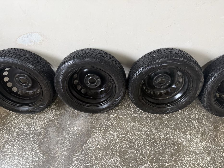 Set roți iarnă 165/65/R14 + capace originale Toyota Aygo