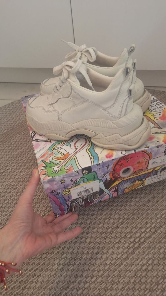 Сникърси на марката Jeffrey Campbell