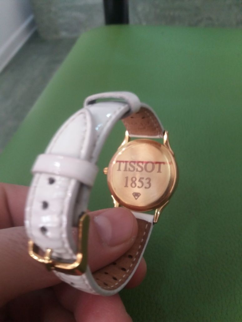 Продам женские  часы Золотые бренд TISSOT