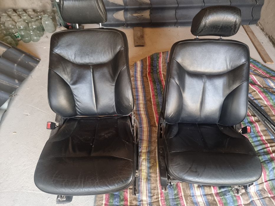 Продам сиденья передние w140