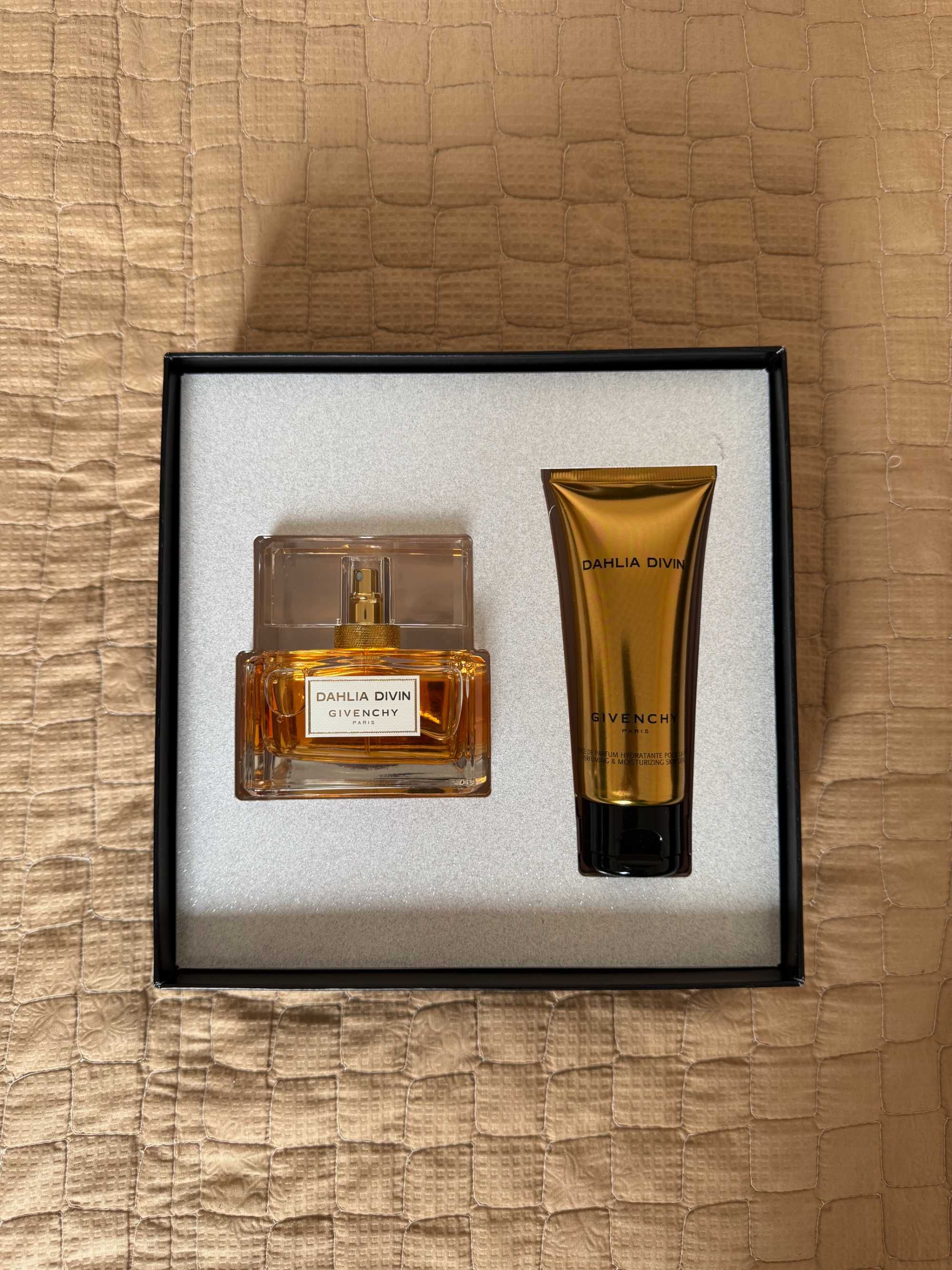 GIVENCHY Dahlia Divin Набор. Парфюм 50 мл + Увлажняющее средство 75 мл