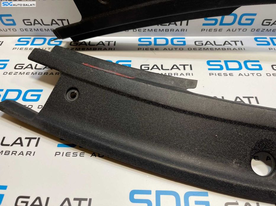 Set Capace Ornamente Plastic Tragher Trager Bara Spoiler Fata Audi TT 8N 1998 - 2006 Cod 8N0860441E 8N0860442E