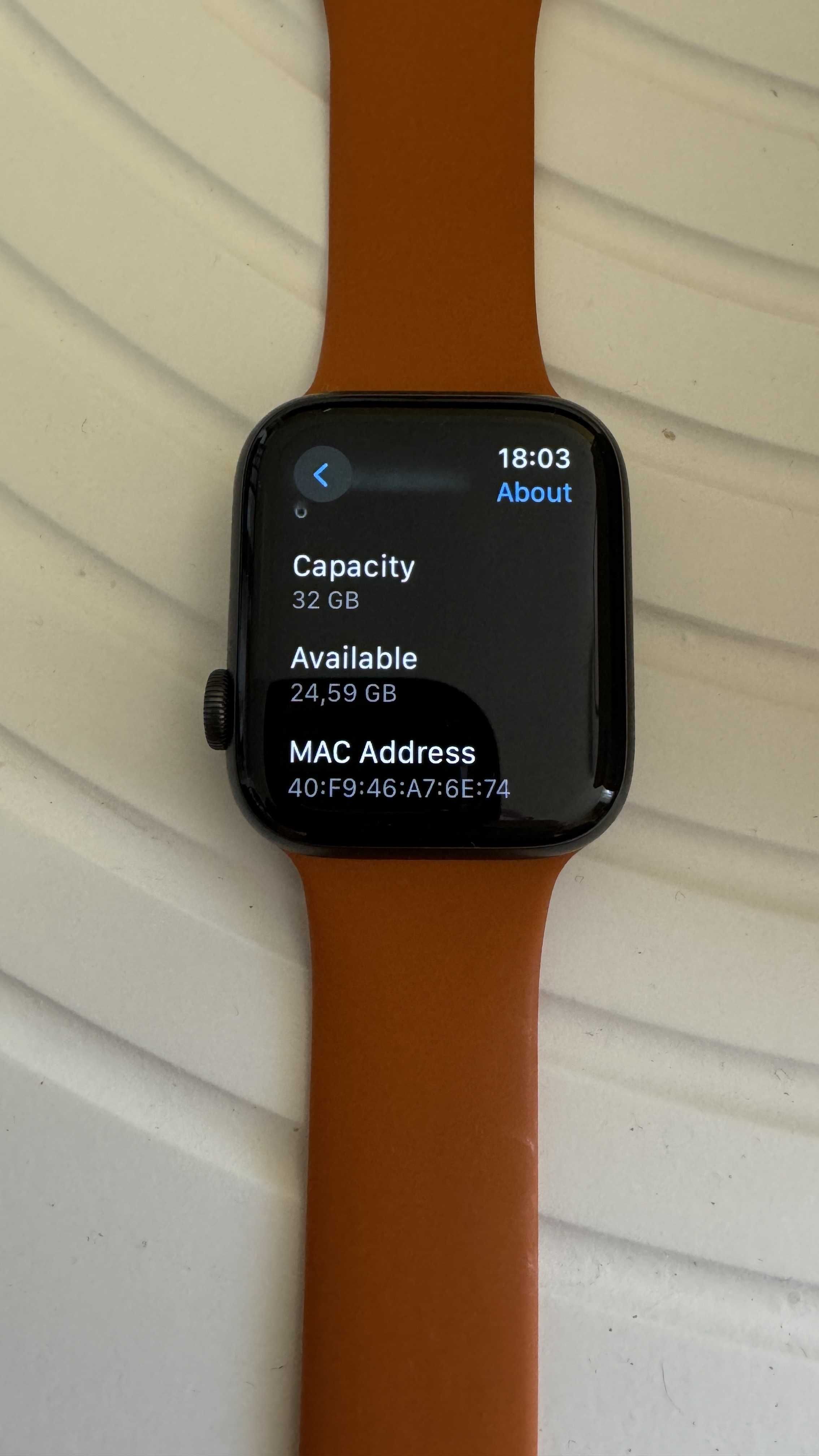 Apple Watch Model A2292, Series 6, Version 10.6 \21U577