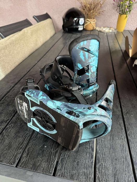 Vand set placa de snowboard bootsi si legaturi
