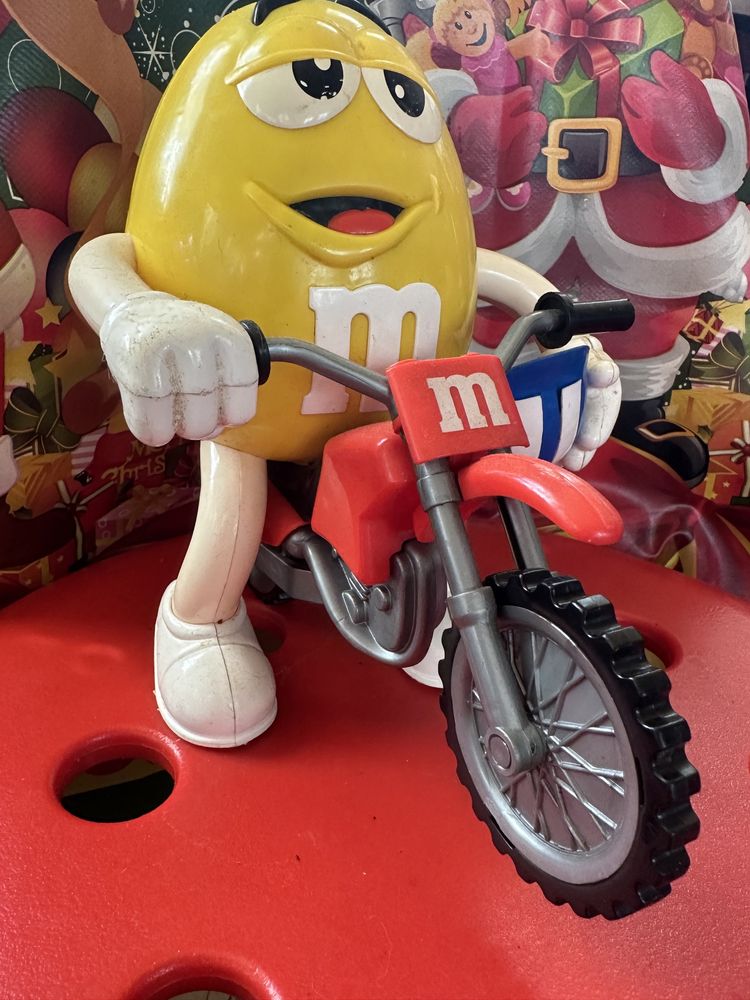 M&M’s chocholate candy dispenser yellow motorcycle collection